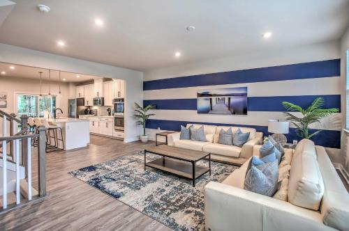 N Myrtle Beach Townhome Near Barefoot Resort! in North Myrtle Beach, Vereinigte Staaten von Amerika