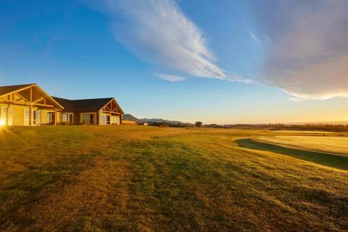 출입구, 코우라 베이 골프 리조트 (Koura Bay Golf Resort) in 카이코우라
