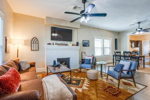 Chic Lawton Home, 5 Mi to Historic Fort Sill!