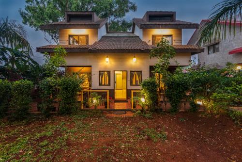 SaffronStays Breeze Over The Valley, Panchgani - pool villa with cosy interiors near Mapro Garden
