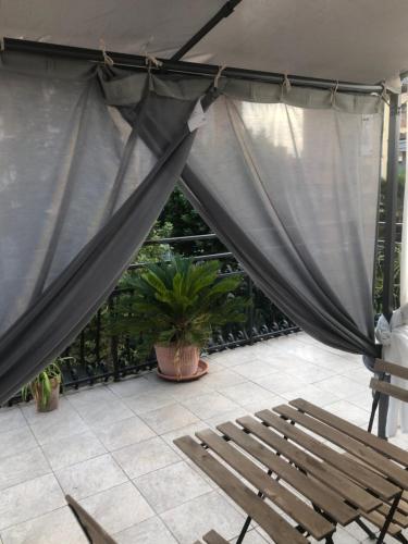  Appartamento con 3 camere 3 bagni e posto auto Libri e Giardini in Pero
