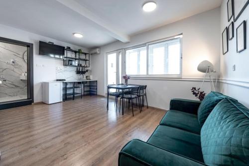 Guest house AllineedDubrovnik Choose between Double room or penthouse or studio apartments FREE PARKING 5