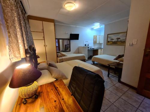 1 double bed, 2 twin beds