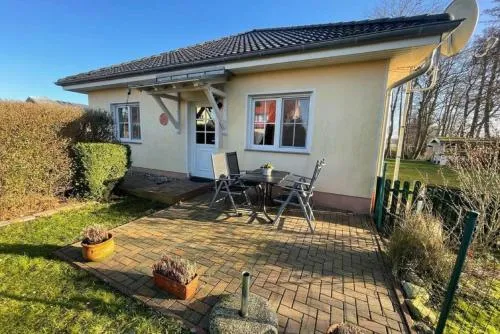 Ferienwohnung OTTOSIN mit Terrasse und Garten in Dargen, Deutschland