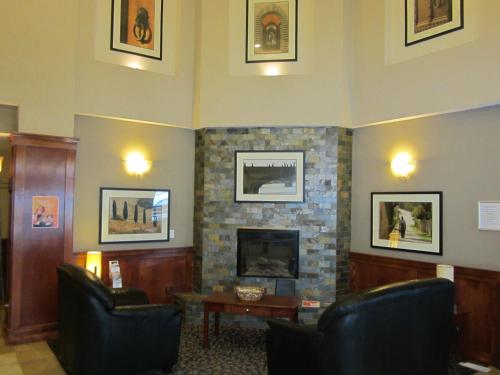 Lakeview Inns & Suites - Fort Nelson