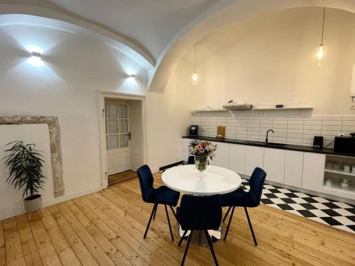 historical Zaffir house - market square in เลโวก้า