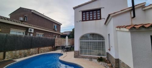 Miramar Serveis - Villa Pilarica con Piscina Privada y Jardín