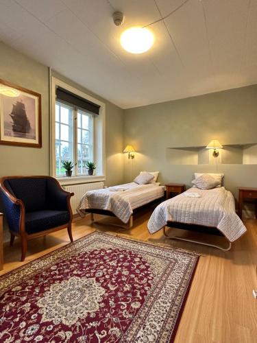 2 twin beds