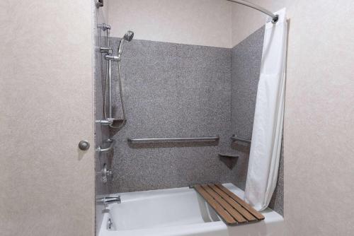 2 Queen Beds, Mobility Accessible Suite, Bathtub w/ Grab Bars, Non-Smoking