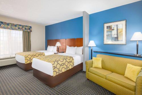 Comfort Suites Pratt - image 6