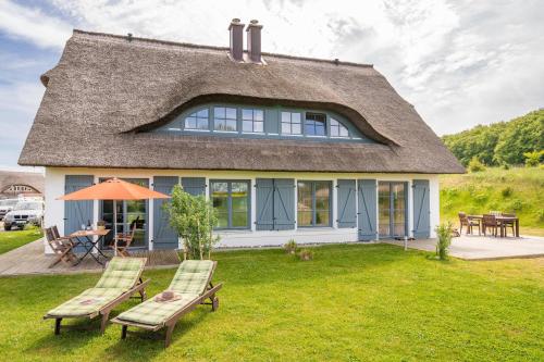 Dārzs, Reethaus ZEESENBOOT am Golfplatz in Lohme