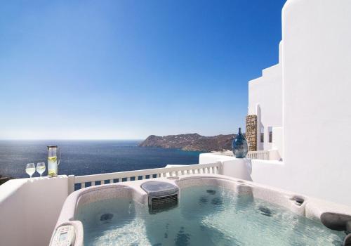 Beautiful Myconian Villa Exclusive Guestroom 1 Bedroom Private Outdoor Jacuzzi Lovely Sea Views Elia Beach