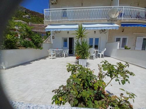  Villa Tabak in Omiš