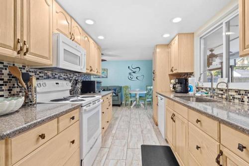 Perfect for Family Gatherings with a Heated Pool! - Clearwaters Clear Choice in Clearwater, USA