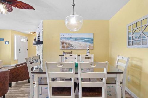 Perfect for Family Gatherings with a Heated Pool! - Clearwaters Clear Choice in Clearwater, USA