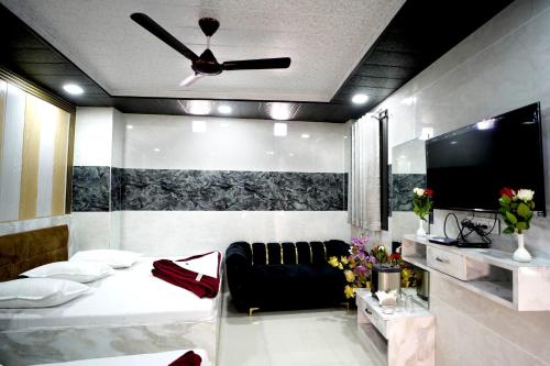 Hotel Kaaynat Royale 5 Min. Walking Distance from Dargah - image 5