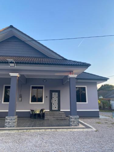 The Family Guesthouse in Kadok