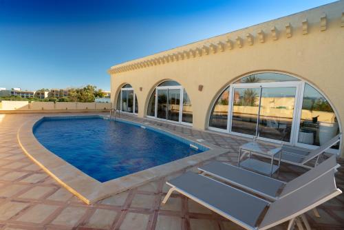 Swimming pool, Carthage Thalasso Resort in Gammarth