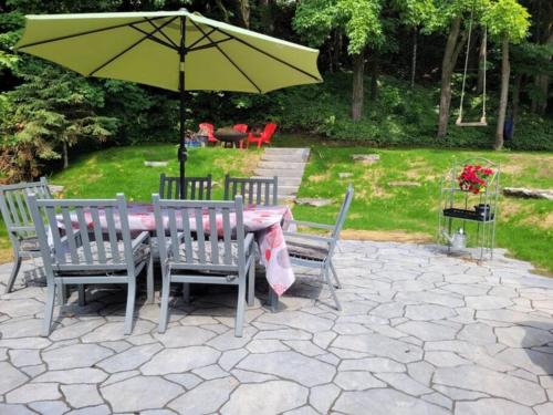 Om chalet 1 avec spa face au fleuve in Saint-Jean-de-l'Île-d'Orléans