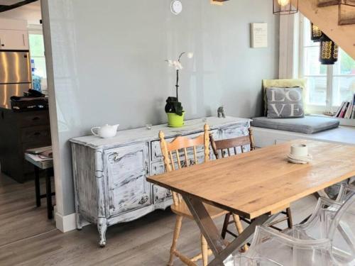 Om chalet 1 avec spa face au fleuve in Saint-Jean-de-l'Île-d'Orléans