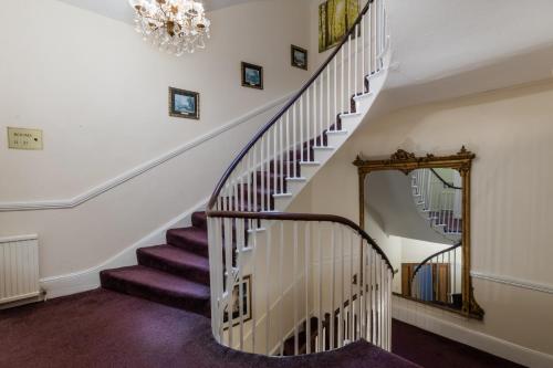 ทัศนียภาพภายนอกโรงแรม, โรงแรมจอร์จ (George Hotel) in บอทเทิล