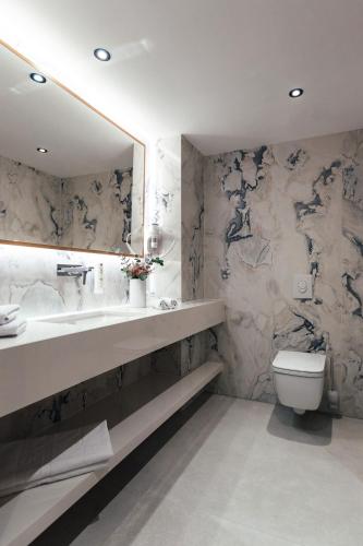 City Hotel Dubrovnik - image 3