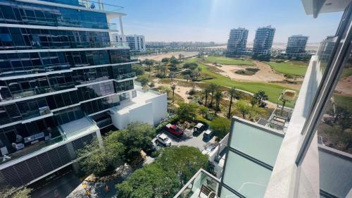 Newly Furnished bright and cozy studio apartment - Damac Hills, Dubaj (zdjęcie 2)