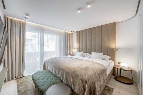 1 king bed, 1 sofa bed