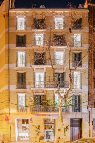 429104036 Hotel Well and Come Barcelona