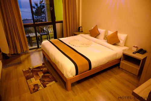 Deluxe Double Room with Balcony image 5