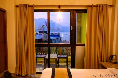 Deluxe Double Room with Balcony image 4