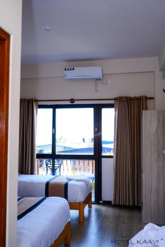 Deluxe Double Room with Balcony image 3