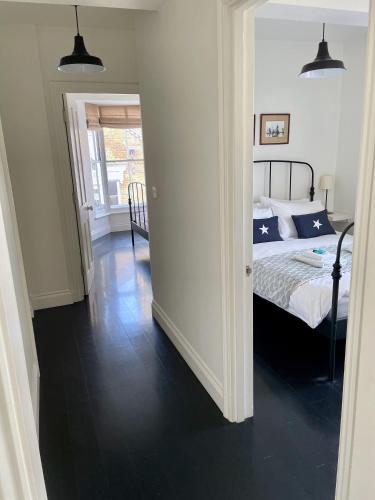 Tasteful apartment moments from the beach, Bunting by Whitstable-Holidays Tasteful apartment moments from the beach, Bunting by Whitstable-Holidays