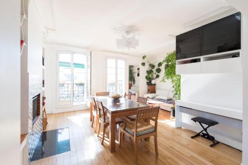 Veeve - By the Palais Royal - image 12