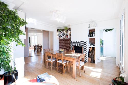 Veeve - By the Palais Royal - image 10