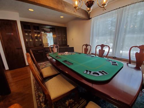 Spacious Gateway-15 min to camelback & waterparks, Hot tub, Game room in Pocono Country Place, USA