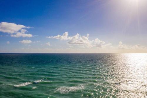 Beachwalk Villa with POOL 5 bed/3 bath in Hollywood, USA