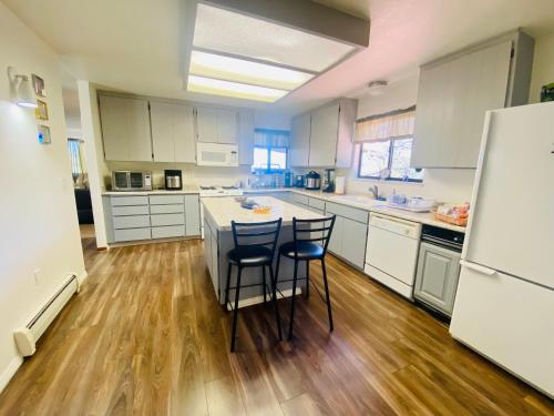 المرافق, Family friendly, 3 bedroom house, with king bed for up to 15 - BBQ - Internet - jet tub in Auburn