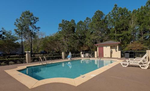 Swimming pool, Red Roof Inn Gulf Shores in Gulf Shores (AL)