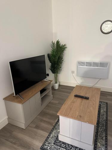 Flat in Luton Town Centre, Luton (photo 3)