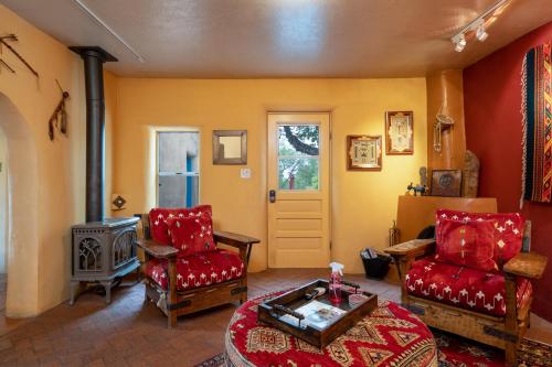 Bonitas Casita, 2 Bedrooms, Patio, Hot Tub, Pet Friendly, Sleeps 4 in Santa Fe, USA