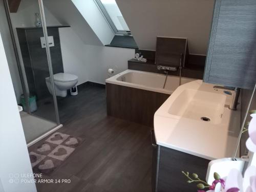 Vannas istaba, 3-Raum Ferienwohnung in Willmersdorf - Thüringer Wald (3-Raum Ferienwohnung in Willmersdorf - Thuringer Wald) in Herschdorf