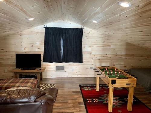 Newly Built, Fire Pit, Kitchen in Rea, USA