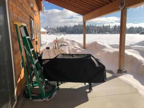 Newly Built, Fire Pit, Kitchen in Rea, USA