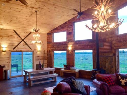 Newly Built, Fire Pit, Kitchen in Rea, USA