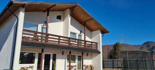 5 bedrooms, 7 beds
