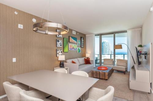 2 Bedroom on 17th floor on the beach Resort thumb 4