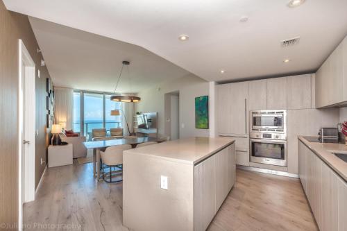 2 Bedroom on 17th floor on the beach Resort detail