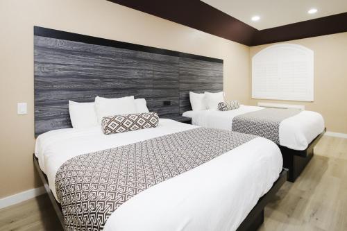 Sapphire Inn & Suites - image 14