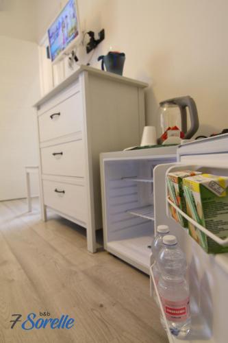 "7 SORELLE B&B" camere in pieno centro città con bagno privato, FREE HIGH SPEED WI-FI, NETFLIX